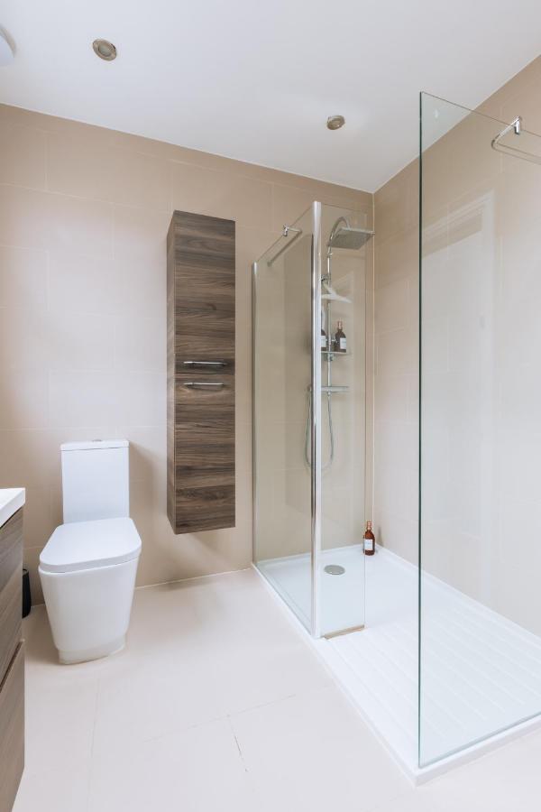 לונדון Luxury And Bright Bedrooms In Queens Park מראה חיצוני תמונה